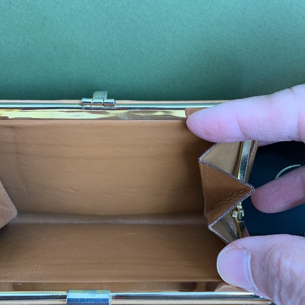 Authentic Vintage Gucci Sherry line compact wallet (approx: H 4x 2.5 x W 5”) - Picture 6 of 9